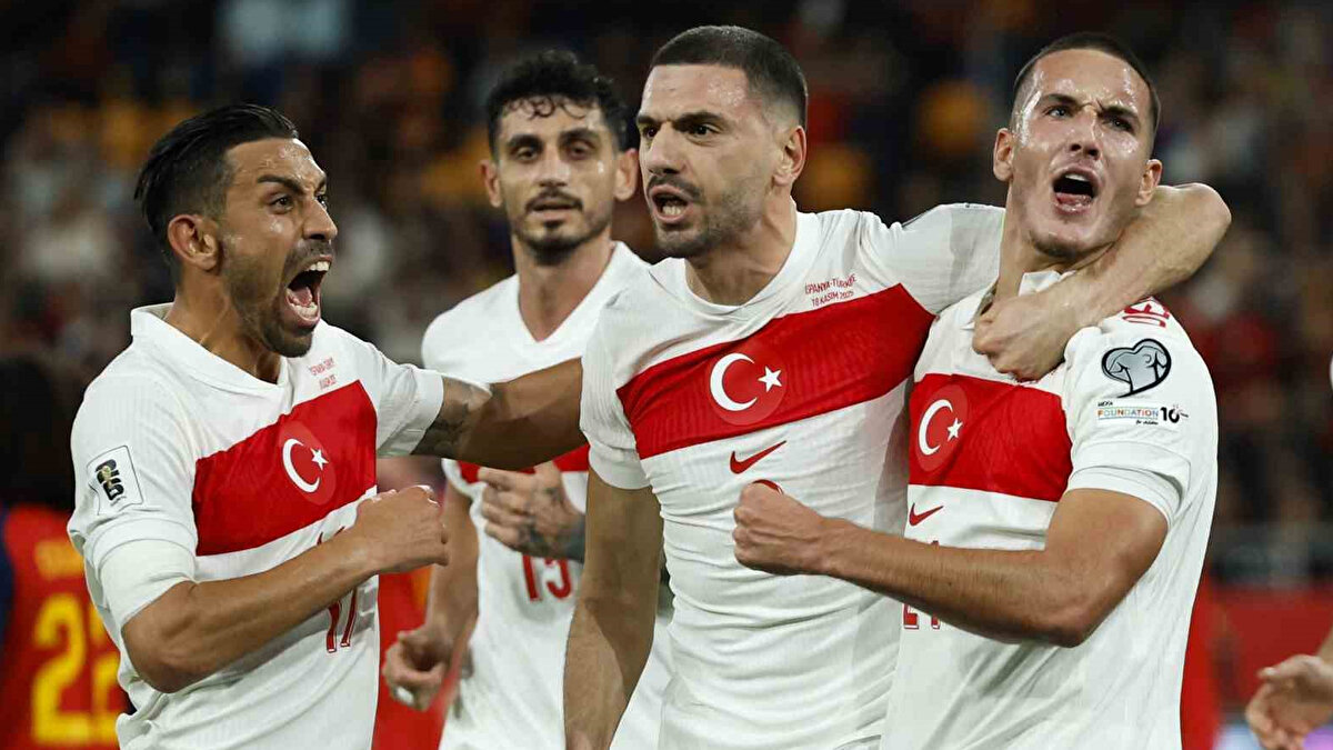 A Milli Futbol Takımı'nın 2026 FIFA Dünya Kupası Avrupa Elemeleri E Grubu'nda İspanya'ya karşı Sevilya'da oynadığı maçtan sonra milli futbolcu Merih Demiral'ın unuttuğu veya çalındığı tahmin edilen 150 bin euro değerindeki iki yüzük ve bir saatinin bulunduğu bildirildi.