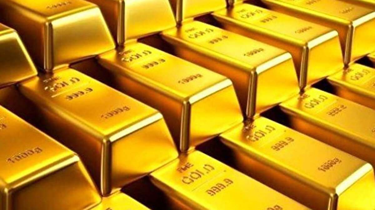 Goldman Sachs, küresel piyasalarda artan risk algısına dikkat çekerek altının 2026 sonuna kadar 4.900 dolara çıkabileceğini öngördü. Doların güçlenmesi nedeniyle yaşanan son düşüşün geçici olduğu belirtilirken, uzmanlar orta vadede güçlü talebin fiyatları yukarı iteceği görüşünde birleşiyor.