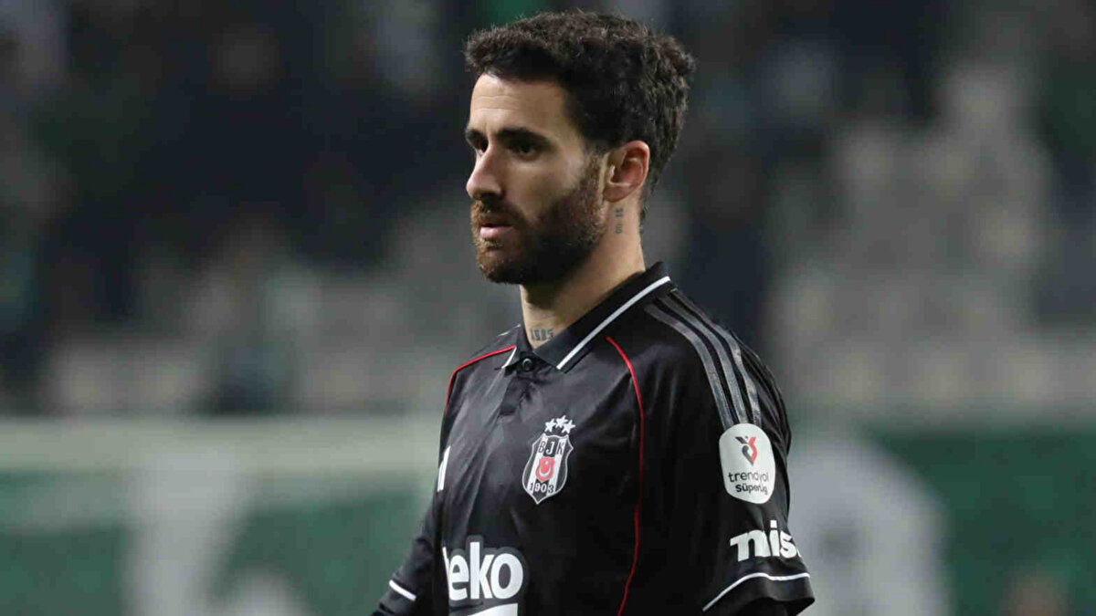 Rafa Silva ve Beşiktaş arasındaki kriz sürerken Rafa'ya 2 büyük kulübün talip olduğu öğrenildi.