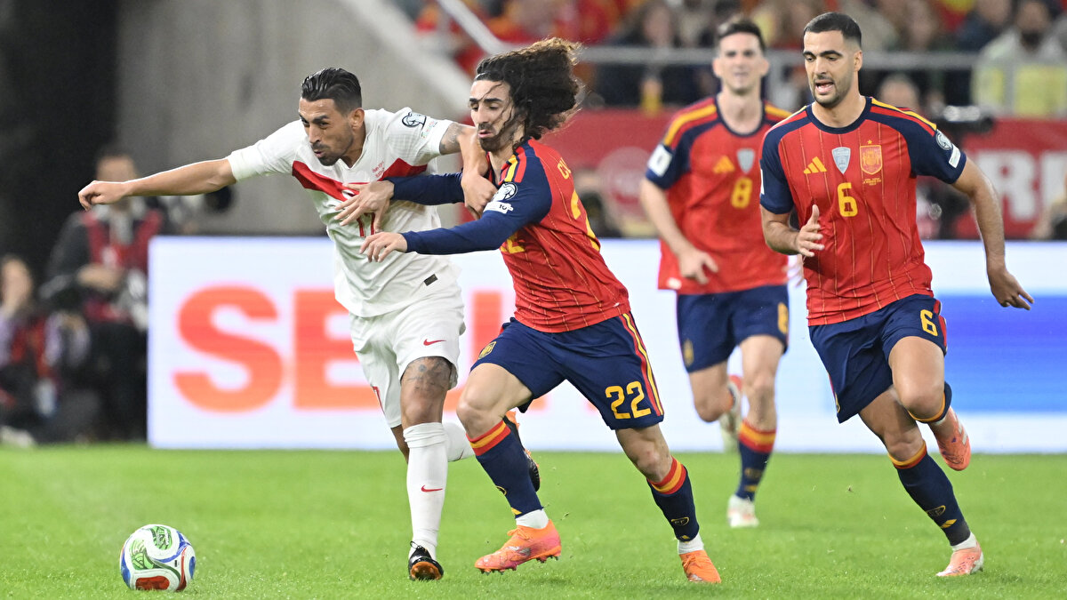 AS: "Gösteriş yapmadan Dünya Kupası'na"<br><br>"Türkiye ile berabere kalmak canımızı acıttı, ancak son aylarda yapılan iyi işi, 2026 Dünya Kupası'nda her şeyin iddialısı haline gelen La Roja'nın (İspanya Milli Takımı) yeteneklerini sergileyişini azaltmıyor."<br>