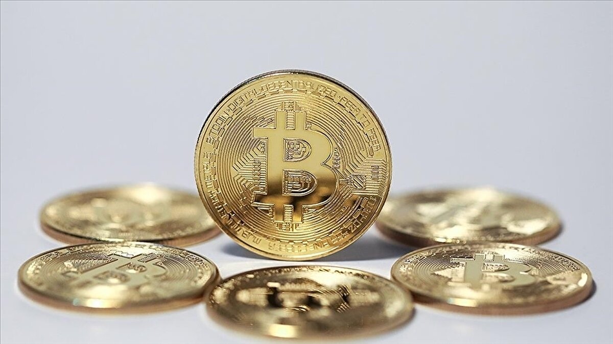 Bukele hükümeti alımlara başladığında Bitcoin’in fiyatı 45–50 bin dolar bandındaydı. Ancak Kasım 2021’de 66 bin doları gören Bitcoin, 2022’de sert şekilde düşerek Aralık ayında 17 bin doların altına kadar çekildi.