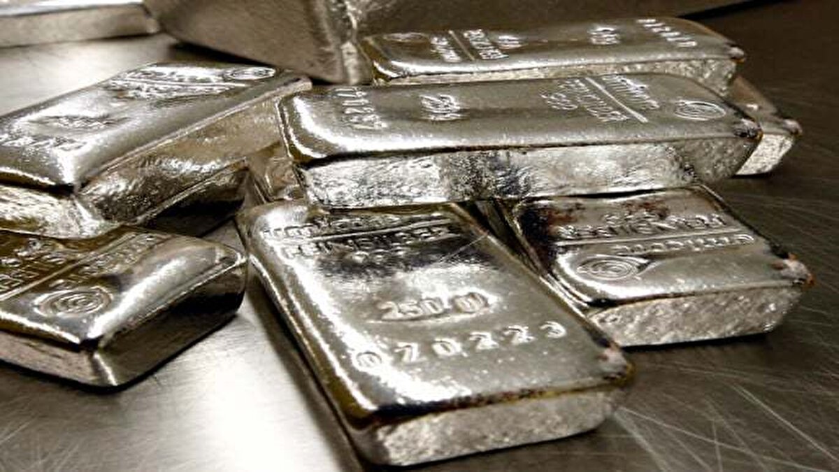 Yatırım araçları arasında altın her zaman öne çıkarken, 2025 yılına damga vuran çıkışı gümüş yaptı. A Haber ekranlarında konuşan uzmanlar hem gümüşteki yükselişi hem de yatırımcı ilgisini değerlendirdi.