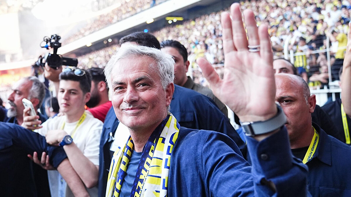 Geçtiğimiz sezonun başından başlayıp bu sezonun bir bölümü dahil olmak üzere toplamda 15 ay boyunca Fenerbahçe'nin teknik adamlığını yapan Jose Mourinho hakkında şaşırtan bir iddia ortaya atılmıştı.