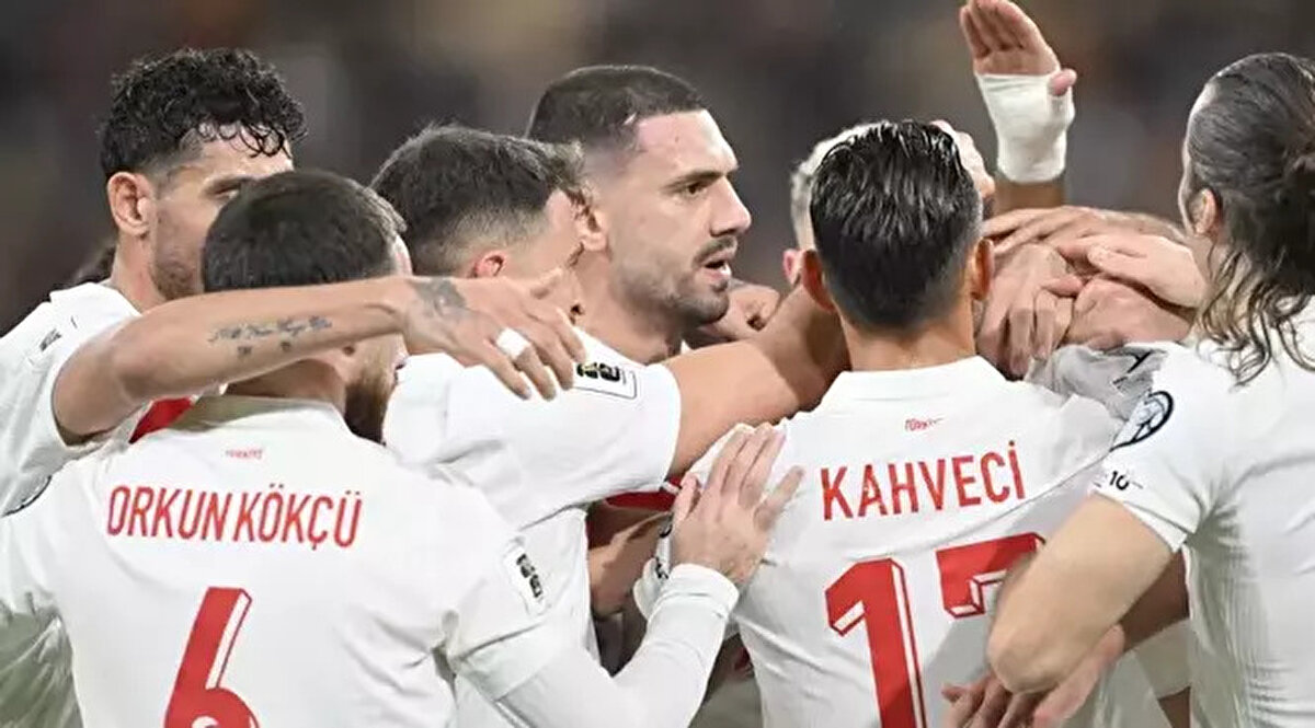 Play-off turu nasıl işliyor?<br><br>Play-offlarda toplam 16 takım yer alıyor:<br><br>Elemelerde gruplarını 2. sırada bitiren 12 ülke<br><br>UEFA Uluslar Ligi 2024/25 sezonu genel sıralamasında üst sırada yer alan 4 takım<br><br>Bu 16 takım, 4 ayrı play-off yolunda mücadele edecek. Her yolda 4 takım olacak ve maçlar tek maçlı eliminasyon sistemiyle oynanacak.<br><br>Yarı final: 26 Mart 2026<br><br>Final: 31 Mart 2026<br><br>Dört yolu kazanan dört takım, 2026 Dünya Kupası vizesi alacak.