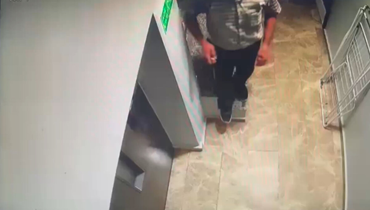 Olay 18 Kasım günü Merkez Mahallesi’nde meydana geldi. İddiaya göre, 5 çocuk annesi Nimet Ç., 30 yıllık evliliğini sonlandırma aşamasına gelince Eylül ayında evi terk etti. Eşine ulaşamayan Rüstem Ç., bir televizyon programına çıkarak yardım istedi. Programda Nimet Ç.’nin İzmir Torbalı’da olduğu öğrenildi.