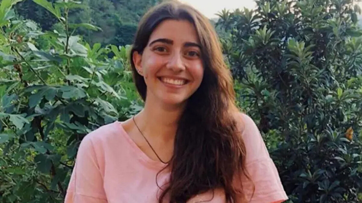 Olay, 17 Kasım Pazartesi günü meydana geldi. Turtura kahvesinden bir yudum aldıktan hemen sonra nefes darlığı ve vücutta uyuşma hissi yaşamaya başladı. Çevredekilerin ihbarı üzerine hastaneye kaldırılan genç kadın, zehirlenme belirtileri nedeniyle yoğun bakımda tedavi altına alındı. Doktorlar, kahvenin deterjanlı suyla hazırlanmış olmasının bu tehlikeli tabloya yol açtığını belirledi.