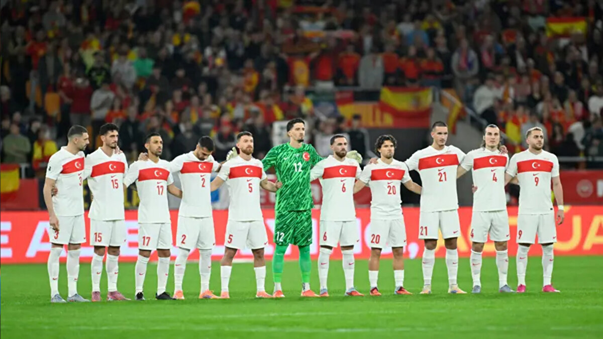 A Milli Takım, yarı finalde Mircea Lucescu yönetimindeki Romanya ile Türkiye'de karşılaşacak. A Milli Takım'ın Romanya'yı mağlup etmesi halinde Slovakya - Kosova maçının galibiyle deplasmanda oynayacak.