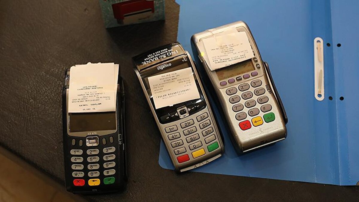 Bankalar ve Ödeme Firmalarına Denetim Görevi<br><br>POS cihazlarının amacı dışında kullanılmasının önüne geçmek için bankalara ve ödeme hizmet sağlayıcılarına ek sorumluluklar getiriliyor.<br>Yeni yükümlülüklerin ihlal edilmesi durumunda ciddi cezai yaptırımlar uygulanacak.