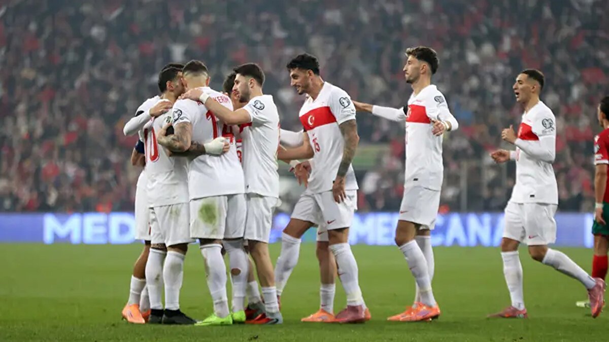 Grup sürecinin tamamlanmasının ardından yapay zeka uygulamalarına A Milli Takım’ın 2026 Dünya Kupası’na kalma ihtimallerini ve oynayacağı muhtemel maçların simülasyonunu gerçekleştirdik.