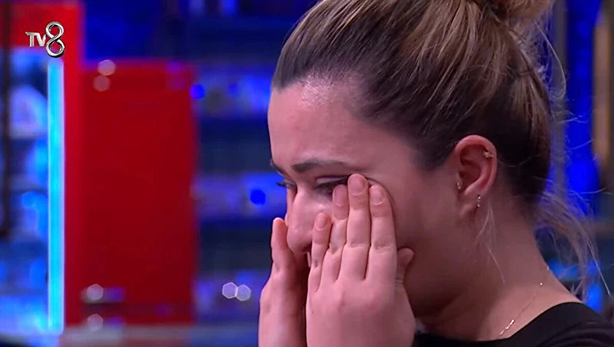 MasterChef eleme adayı kim oldu?<br><br>Bu hafta MasterChef eleme adayları:<br><br>Eylül<br><br>Murat Can<br><br>İki etap sonunda rakiplerinden daha düşük puan alan Eylül, yarışmaya veda eden isim oldu.