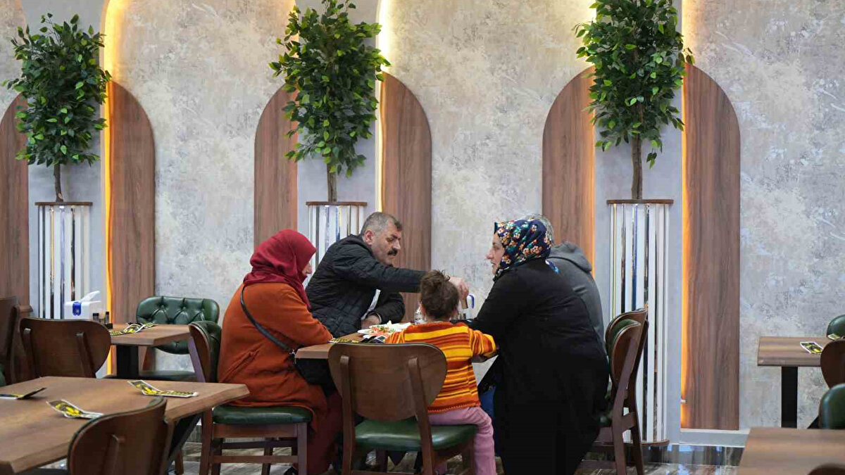 Muş büryanı, hem yöresel lezzeti koruma hem de bölgesel rekabeti canlı tutma açısından kentin gastronomi kültüründe önemli bir yer tutuyor.