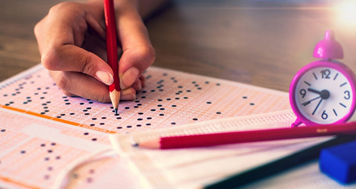 Özetle: YKS 2026 tarihleri<br><br>Başvuru başlangıcı: 6 Şubat 2026<br><br>Başvuru bitişi: 2 Mart 2026<br><br>TYT: 20 Haziran 2026<br><br>AYT: 21 Haziran 2026<br><br>YDT: 21 Haziran 2026<br><br>Sonuç açıklama: 22 Temmuz 2026