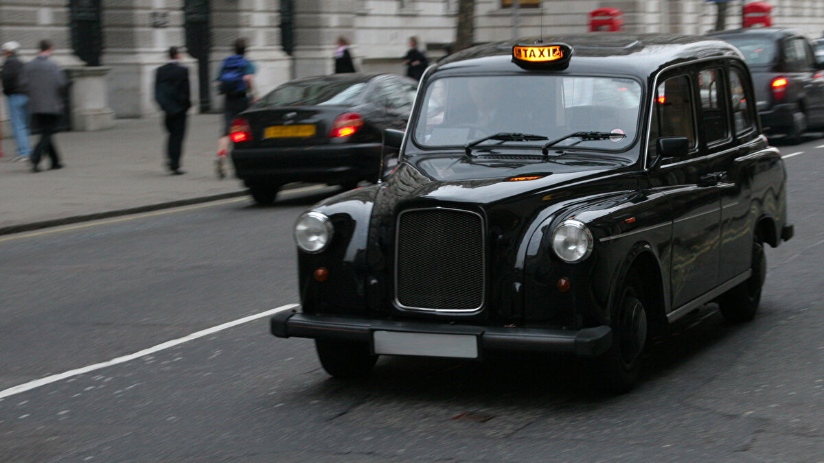 Taksi yasağı<br><br>Londra'da salgın hastalığı olan kişilerin, hastalığı yaymamak için taksi kullanması yasaktır