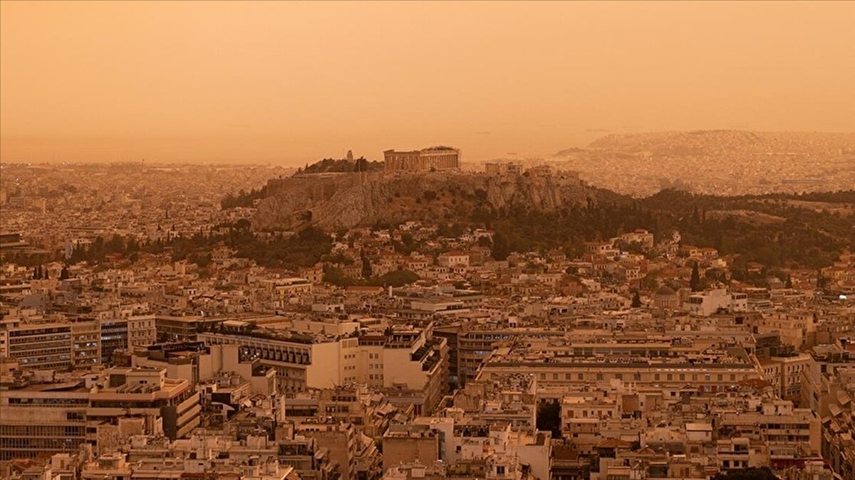 Lodos çöl tozunu taşıyor<br>Lodosun etkisini artırmasıyla birlikte özellikle batı ve iç bölgelerde çöl tozu taşınımı bekleniyor.