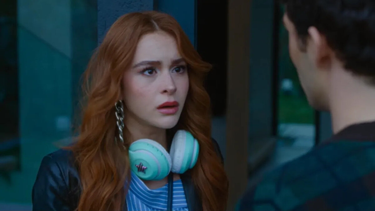 Güray Keskinci nereli?<br><br>Güray Keskinci’nin memleketine dair net bir resmi kayıt bulunmuyor. Ancak Asena Keskinci’nin eğitim ve yaşam sürecinin büyük ölçüde İstanbul’da geçmesi, ailesinin de İstanbul veya çevre illerle bağlantılı olduğunu düşündürmektedir. Aile yaşantısındaki köklü bağlar, onun geleneksel bir Türk aile yapısından geldiği izlenimini vermektedir.