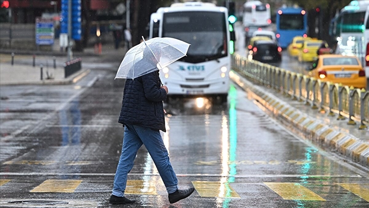 Sıcaklıklar Artıyor<br><br>Meteoroloji’nin 20 Kasım tahminlerinde sıcaklıkların yükselmeye devam edeceği belirtilerek, “Hava sıcaklığının biraz artarak yurt genelinde mevsim normallerinin üzerinde seyretmesi bekleniyor.” denildi.