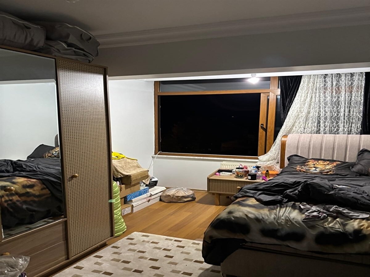 TÜBİTAK ve adli teknik çalışmalar<br>Başsavcı Öksüz’ün Gebze’deki TÜBİTAK tesisinde uzmanlarla yaptığı görüşmelerde, ses kayıtlarının iyileştirilmesi, karşılaştırmalı ses analizi ve konuşmaların dökümünün çıkarılması üzerinde çalışıldığı belirtildi. Bilirkişi raporunun da yakın zamanda tamamlanması bekleniyor; raporlar soruşturmanın yönünü etkileyebilecek teknik kanıtlar sağlayacak.