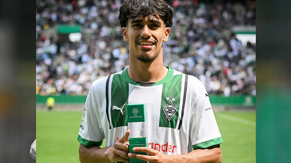 TÜRKİYE'DEN DAVET GÖNDERİLDİ<br><br>Arjantin'in U17 takımında forma giymeye başlayan ve Katar'daki U17 Dünya Kupası'nda forma şansı bulan hücum oyuncusuna Türk yetkililer de davetini sundu.<br><br>3 TAKIMDAN BİRİNİ SEÇECEK<br><br>ESPN'de yer alan haberen göre Can Armando Güner, Türkiye, Almanya ve Arjantin ülkelerinden biri seçecek. Oyuncunun henüz net bir karar vermediği ifade ediliyor.