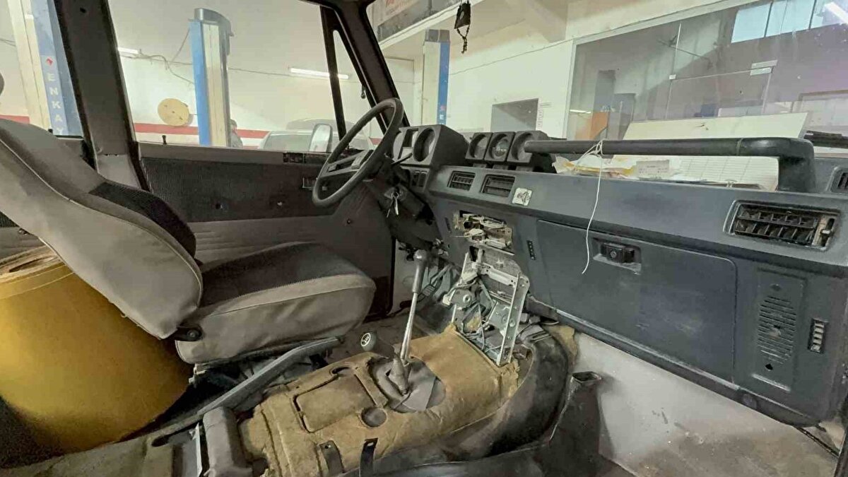 Araç restorasyona alındı<br>Başkan Yazıcıoğlu, aracın kapsamlı bir bakım sürecinden geçtiğini açıkladı. “Boya çalışmaları yapıldı, iç döşemeler değişiyor, motor ve mekanik aksamlar yenileniyor. Tokatlı esnafımız aracın rahmetlinin emaneti olduğunu bilerek titizlikle çalışıyor” dedi. Araç, sadece nostaljik bir değer taşımakla kalmayıp Tokat’ın kültürel mirası olarak korunacak.