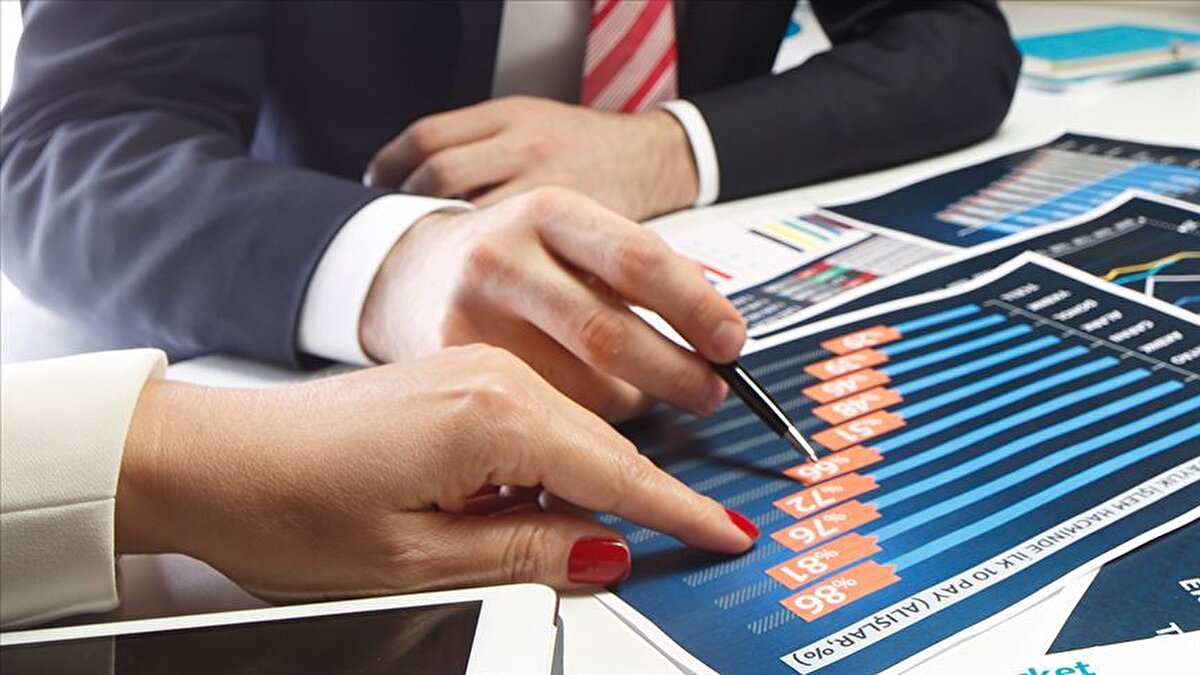 Finans yöneticileri yükselen kazanç seviyeleriyle dikkat çekiyor<br>Kurumsal bütçeleri yöneten finans yöneticileri, yatırım stratejileri ve risk analizleriyle şirketlerin geleceğini şekillendiriyor. Ortalama yıllık gelir 150 bin doların üzerinde ve üst düzey pozisyonlar bu rakamı rahatlıkla aşabiliyor.