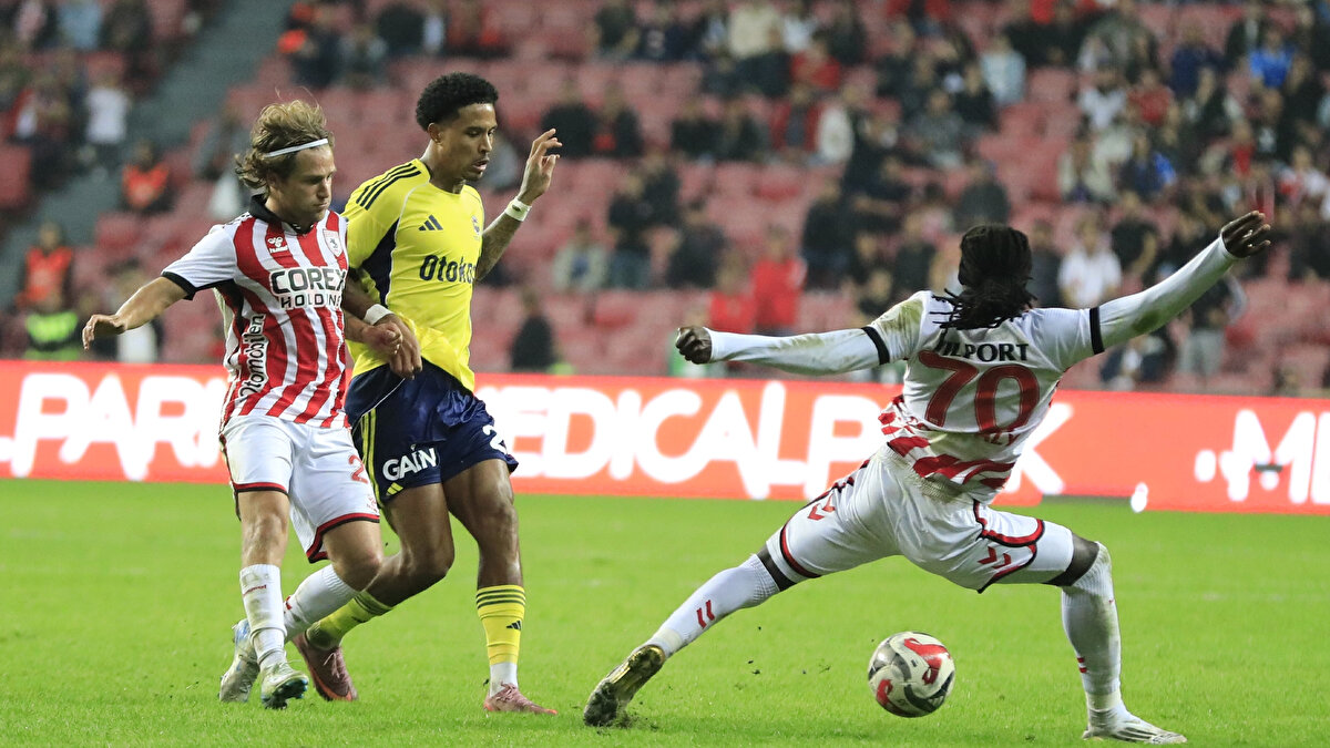 YAPAY ZEKADAN SÜPER KUPA TAHMİNLERİ<br><br>Yapay zeka Chatgpt’ye Süper Kupa’yı kazanan takımı tahmin etmesini istedik. İşte yapay zekanın tahminleri ve favori gördüğü takım…<br>