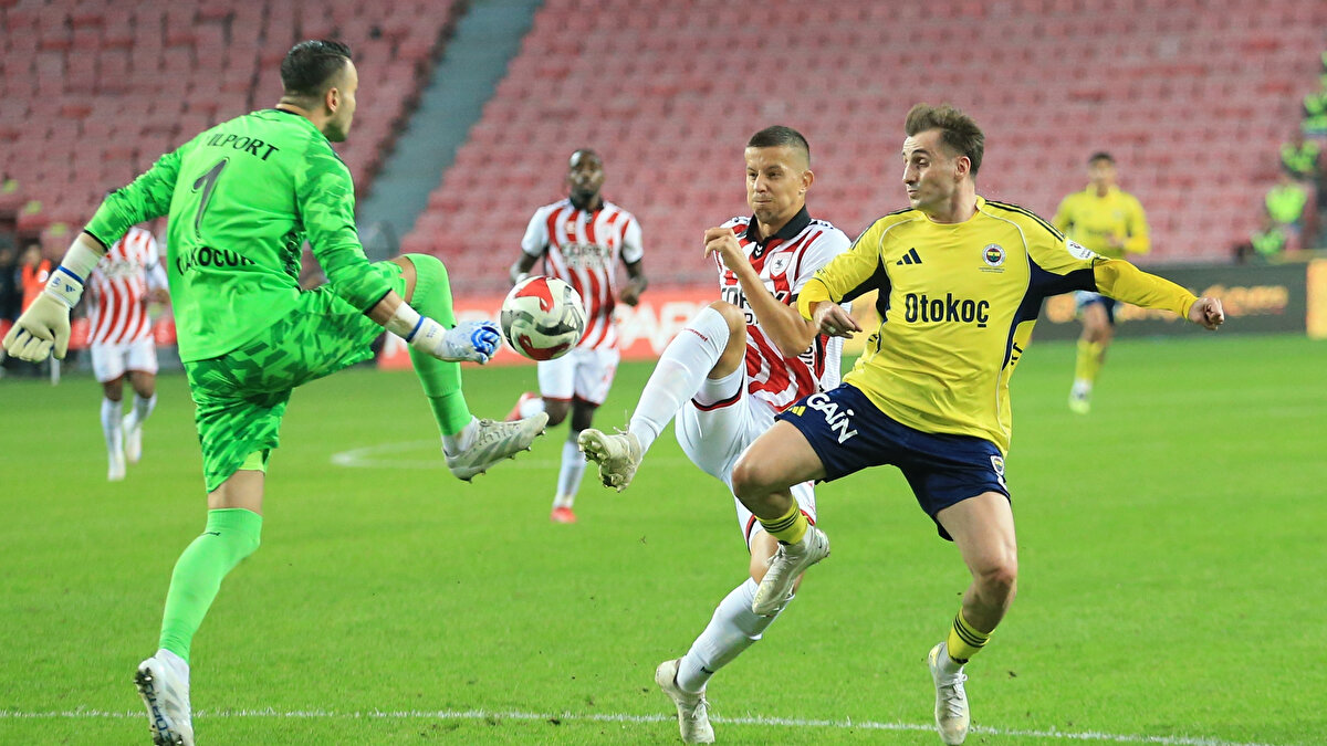 Fenerbahçe özellikle güçlü hücum hattıyla maçın favorisi.<br><br>Tahminim: Fenerbahçe net favori.<br>Muhtemel skor tahminleri:<br>Fenerbahçe 3–1 Samsunspor<br>Fenerbahçe 2–0 Samsunspor<br>