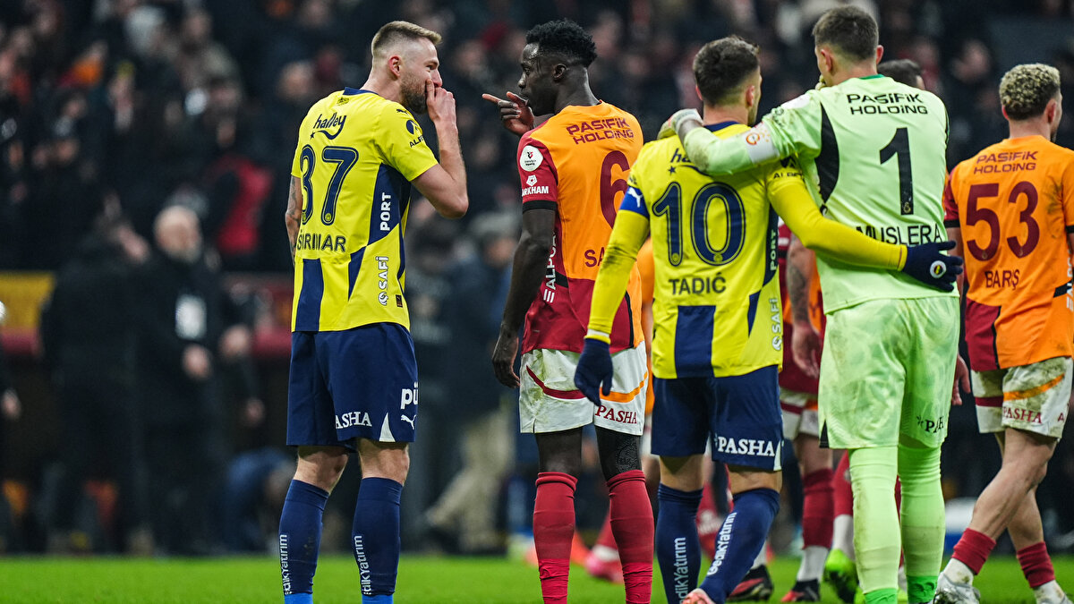 Bu durumda:<br><br>-Galatasaray daha dengeli ve oturmuş bir oyun oynuyor.<br><br>-Fenerbahçe daha hızlı, tempolu ve yüksek skorlu maçlara daha yatkın.