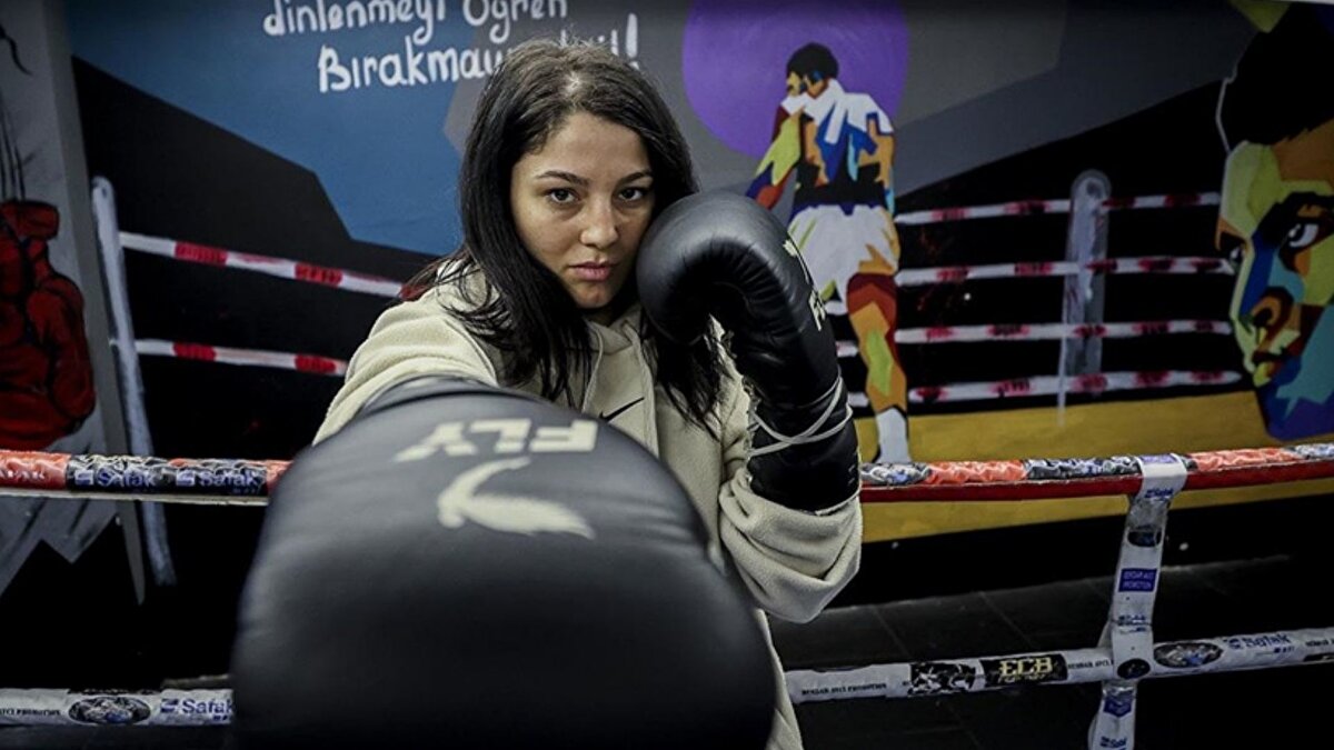 Yeni sürpriz isim<br><br>Ilıcalı’nın paylaşımında, “Milli boksörümüz Seren Ay Çetin Survivor 2026 Ünlüler & All Star kadrosuna dahil oldu. Kendisine gönülden başarılar diliyorum” ifadeleri yer aldı.