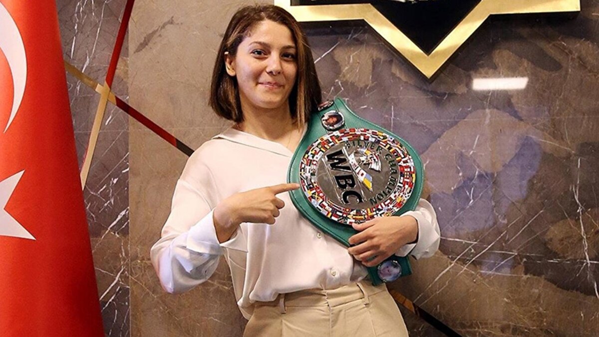 Bayhan, Keremcem, Dilan Çıtak, Mert Nobre, Serhan Onat, Meryem Boz, Murat Arkın, Deniz Çatalbaş ve Selen Görgüzel'in ardından milli boksör Seren Ay Çetin de Survivor'a gidecek.