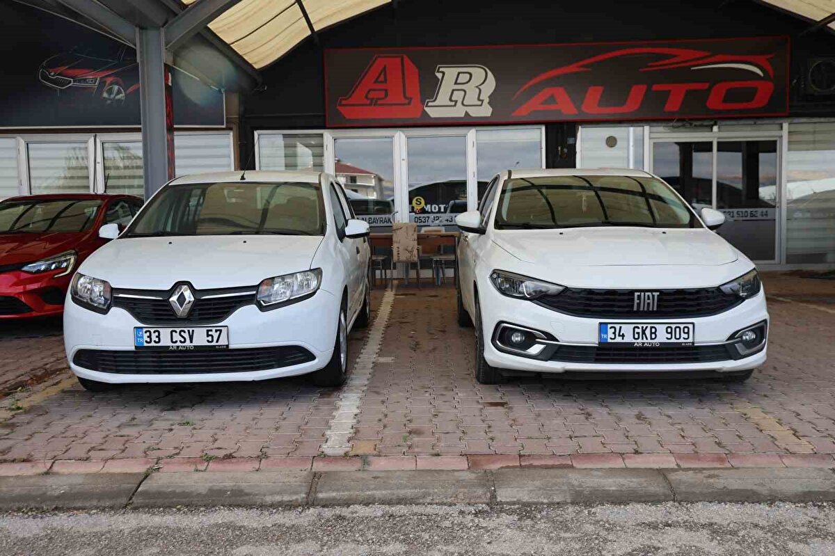 Güvenilir kurumlar tercih edilmeli<br>Araç alımında güvenilir adreslerin önemine de dikkat çeken Yıldırım, kurumsal galeriler dışında yapılan alışverişlerde vatandaşın riskle karşılaşabileceğini hatırlattı. Yıldırım, “Muhatabın belli olduğu kurumsal yerlerden araç almak her zaman daha sağlıklı. Yıl sonu yüzde 5 civarında indirimin görüldüğü bu dönemde, ihtiyacı olan gönül rahatlığıyla alım yapabilir” diye konuştu.