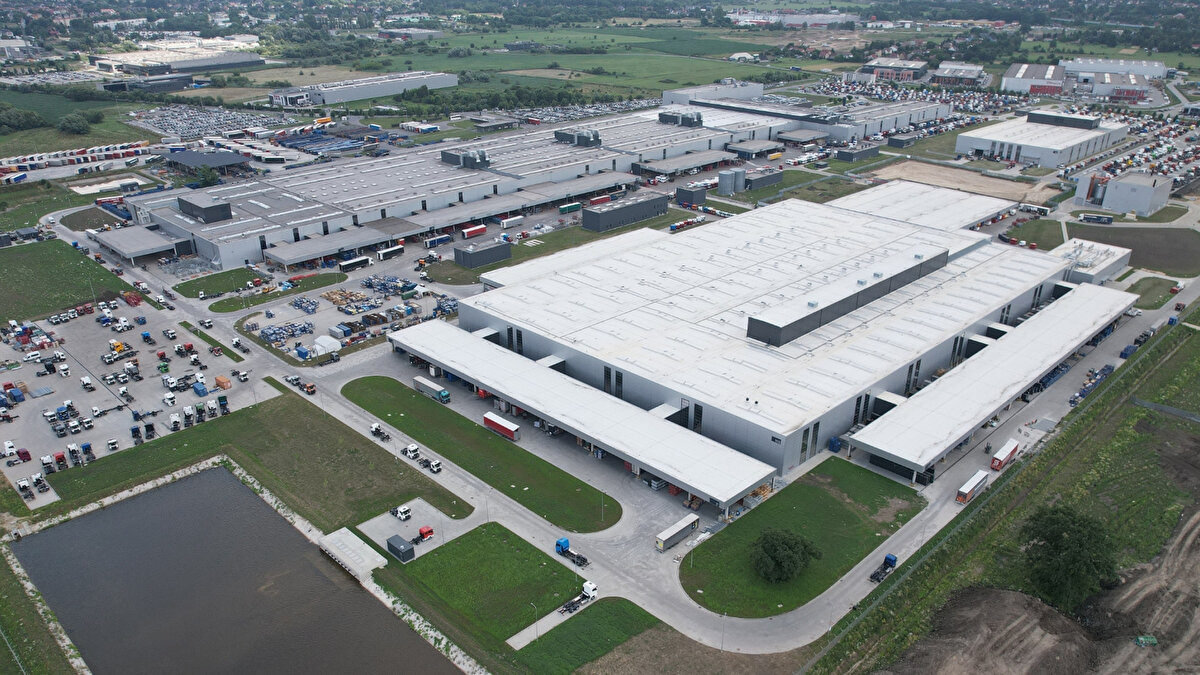 MAN iş konseyi başkanı Karina Schnur, planı “çalışanlara karşı atılmış bir tokat” olarak nitelendirerek yönetimin alternatif çözüm önerilerine kapalı davrandığını söyledi.