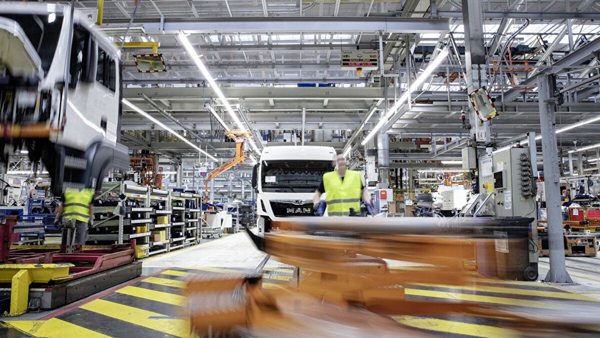 Avrupa’daki ekonomik yavaşlama ise ağır vasıta satışlarında belirgin bir gerilemeye yol açarak üreticileri daha agresif önlemler almaya zorluyor.