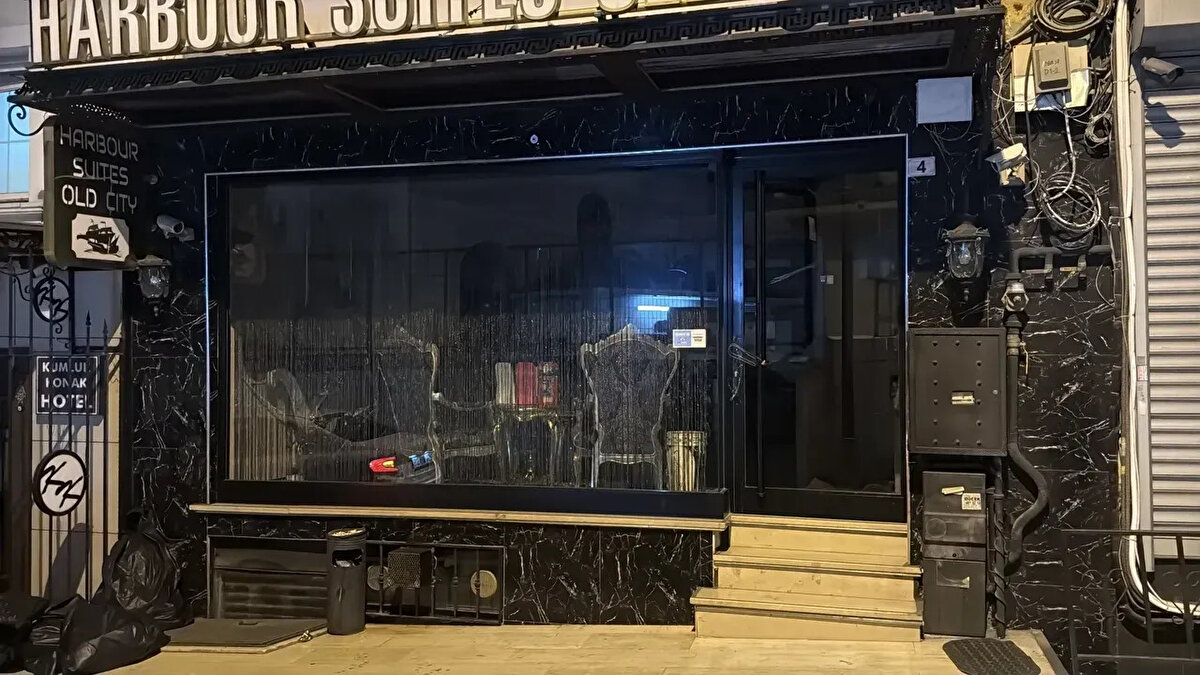 İddialara göre firma, konutlarda kullanılması kesinlikle yasak olan alüminyum fosfit gibi yüksek riskli kimyasalları defalarca uygulamış ve bunu da “kesin çözüm” sloganıyla pazarlamış. Şirkete göre bu yöntem kendilerine özel bir “formül” içeriyor ve hiçbir müşteriye kullanılan madde açıklanmıyor.