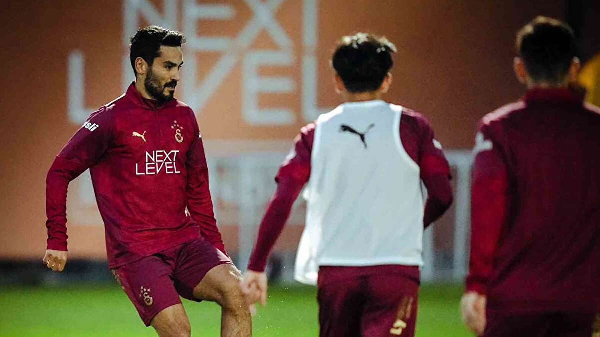 GALATASARAY'A İYİ HABER<br><br>Galatasaray'da uzun süredir sakatlığı bulunan İlkay Gündoğan iyileşti ve takımla birlikte antrenmanlara çıkmaya başladı. Oyuncunun Gençlerbirliği maçında sahada olması bekleniyor. 