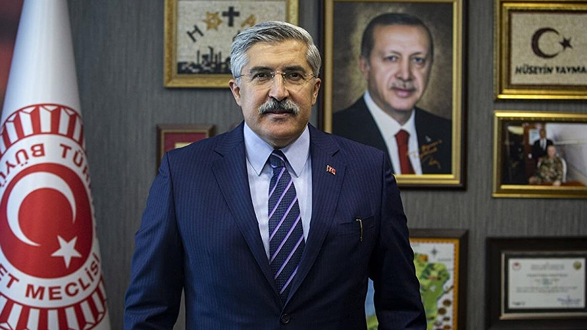 Bu süreçte başta AK Parti olmak üzere Türk siyasal hayatı, milliyetçilik, demokrasi tarihi ve devlet reformu alanlarında çalışmalar yürüttü ve gazetelerde siyasal analizler kaleme aldı.