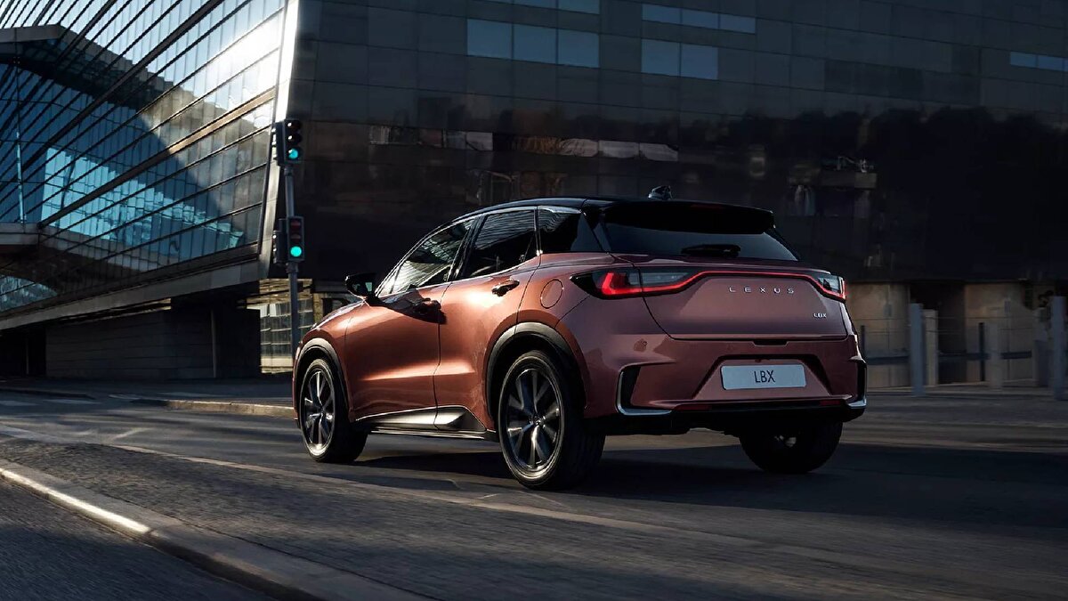 Lexus: LBX, NX, RX, LM (tüm satıştaki modeller)