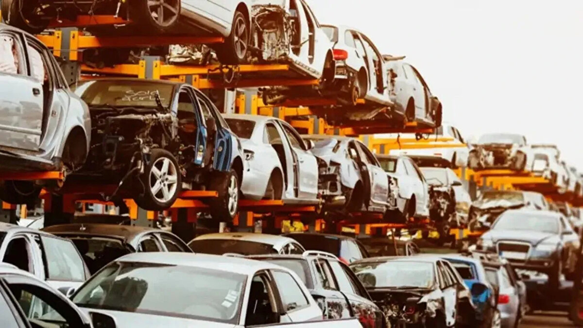 Kulis bilgilerine göre:<br><br>Hurda araç teşviki ve ÖTV indirimi kararının Aralık 2025’te Cumhurbaşkanlığı tarafından açıklanması güçlü ihtimal.