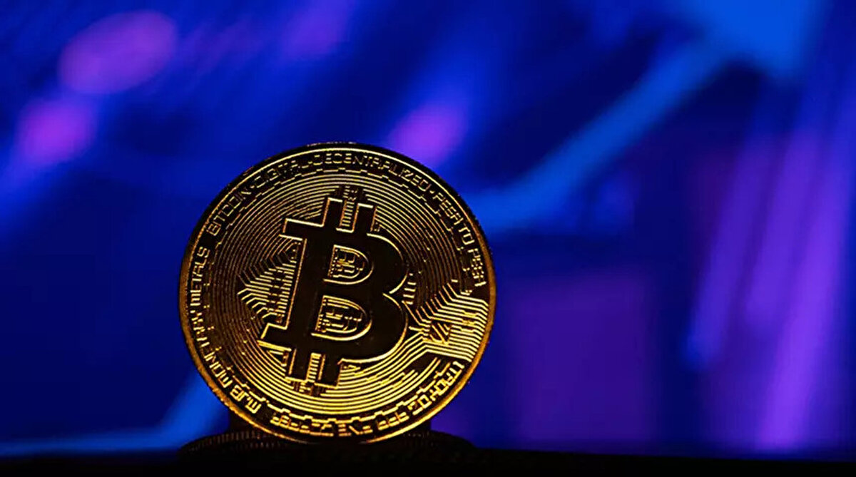 Kripto analisti SaykoCrypto’nun BTCUSDT paritesine yönelik haftalık değerlendirmesine göre, 86.400 dolar altındaki kapanış 74.000 dolara doğru güçlü bir geri çekilme başlatabilir. Bu alanın “flip zone” olarak çalışması ve özellikle 66.000 – 74.000 bandında long fırsatlarının oluşması bekleniyor. Ancak fiyat bu bölgenin de altında kapanış yaparsa, 40.000 dolar seviyelerinin yeniden gündeme gelmesi kaçınılmaz görünüyor.