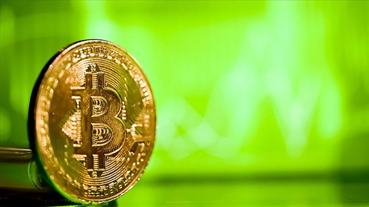 Analistler, Bitcoin’in kritik eşiğin altına sarkması halinde piyasanın sert bir düzeltmeye girebileceğini ve fiyatın 40.000 dolara kadar geri çekilebileceğini söylüyor. Opera’nın MiniPay atağı ise stablecoin’lerin günlük ödemelerde kullanımını hızlandırarak kripto ekosistemini yeniden şekillendiriyor.