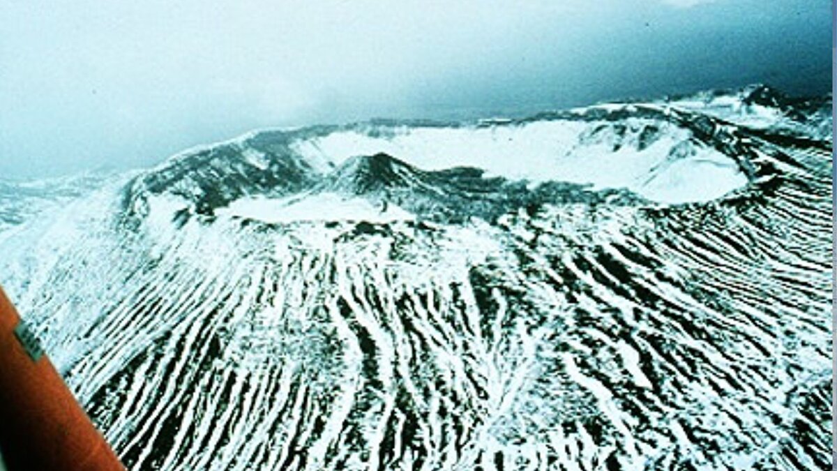 Rusya’nın Kamçatka Yarımadasında yer alan Kraşeninnikov Yanardağı, yüzyıllar sonra tekrar faaliyete geçti.