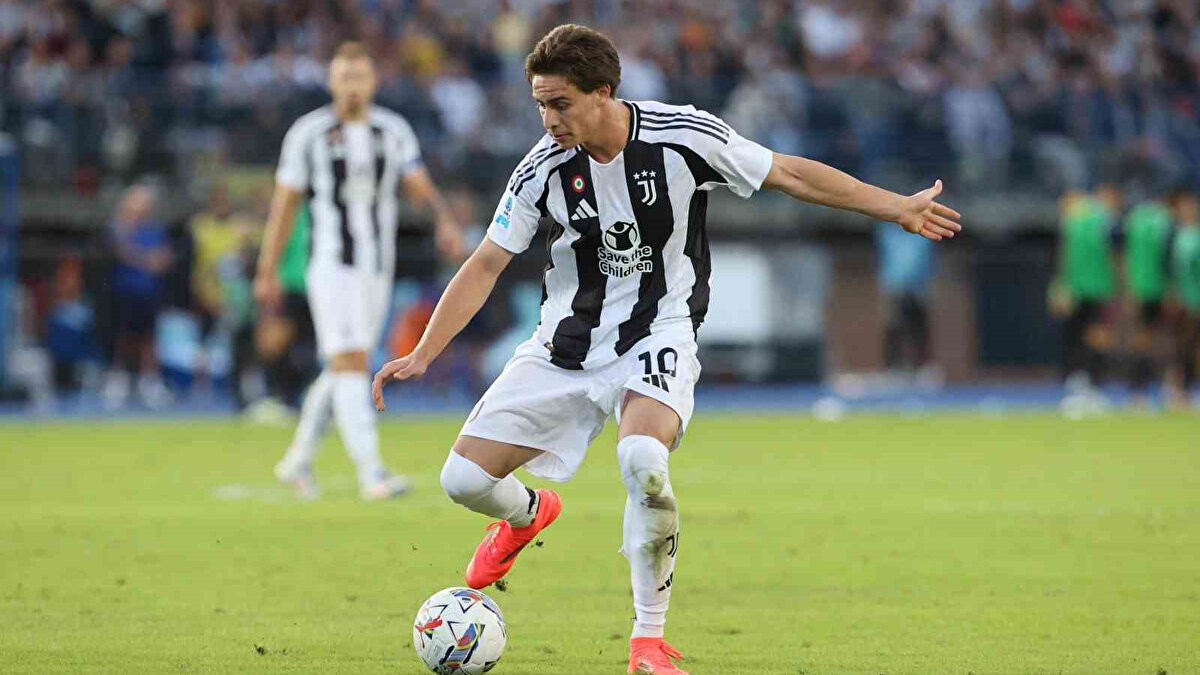 İTALYANLAR DUYURDU: KENAN, ARDA YANINA GİDECEK Mİ?<br><br>İtalyan ve İspanyol basınında yer alan haberlere göre, Arda Güler'in formasını giydiği Real Madrid, Kenan Yıldız için harekete geçmeye hazır.