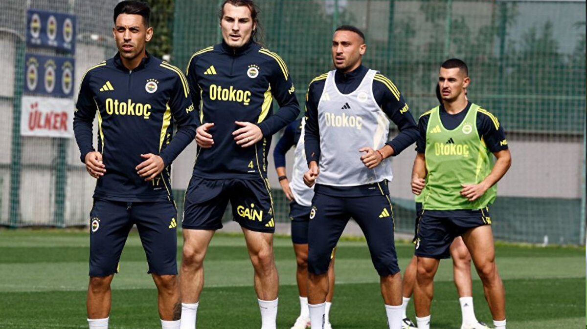 Çaykur Rizespor-Fenerbahçe maçı ne zaman, hangi kanalda?<br><br>Trendyol Süper Lig 13. haftasındaki Çaykur Rizespor - Fenerbahçe maçı 23 Kasım Pazar günü saat 20.00'de oynanacak.