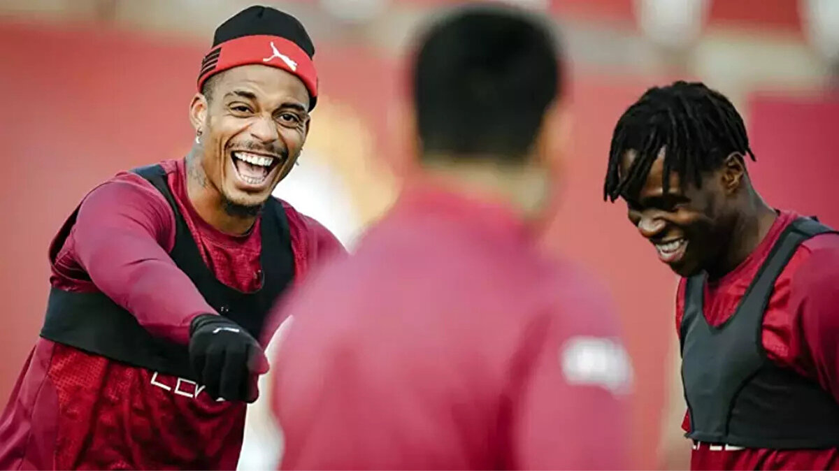 Sarı-kırmızılı takım, RAMS Park'ta yapılan maça Günay Güvenç, Wilfried Singo, Davinson Sanchez, Abdülkerim Bardakcı, Kazımcan Karataş, Mario Lemina, Lucas Torreira, Leroy Sane, Gabriel Sara, Roland Sallai, Barış Alper Yılmaz 11'i ile çıktı.