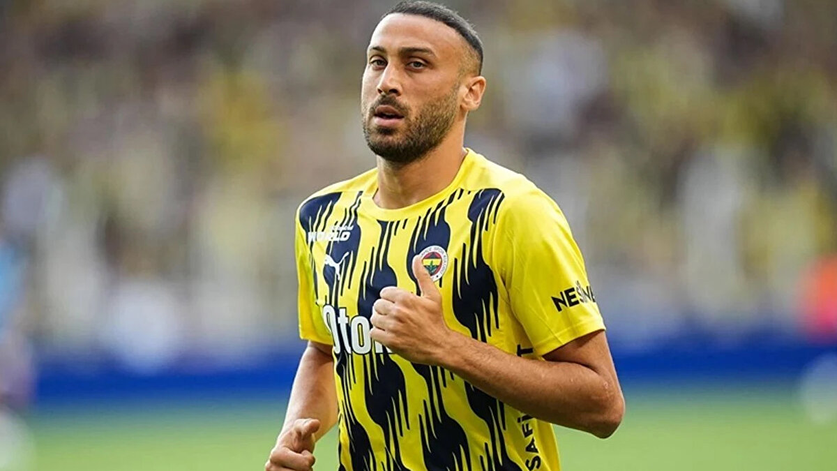 CENK TOSUN'UN GELECEĞİ BELİRSİZ<br><br>Öte yandan kadro dışı kalan bir diğer oyuncu Cenk Tosun ile ilgili şu an için kulüpte herhangi bir yeni gelişme bulunmuyor.<br>
