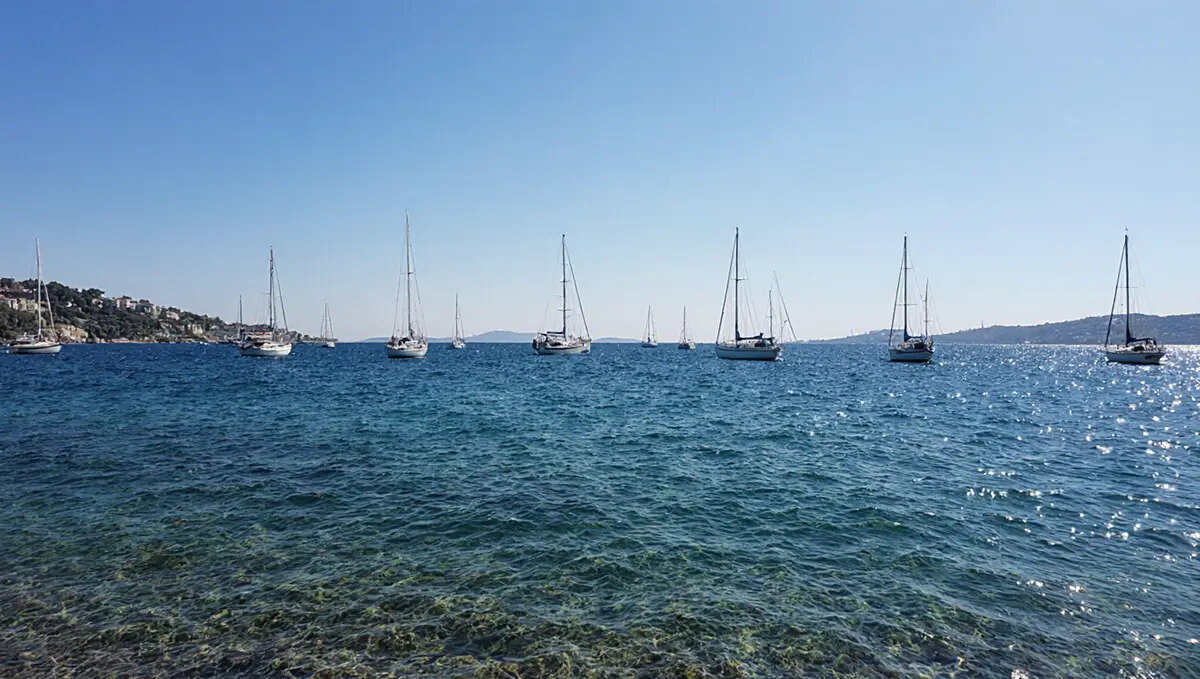 Zonguldak: 25° – Parçalı bulutlu<br><br>Şanlıurfa: 25° – Açık<br><br>Erzurum: 11° – Az bulutlu