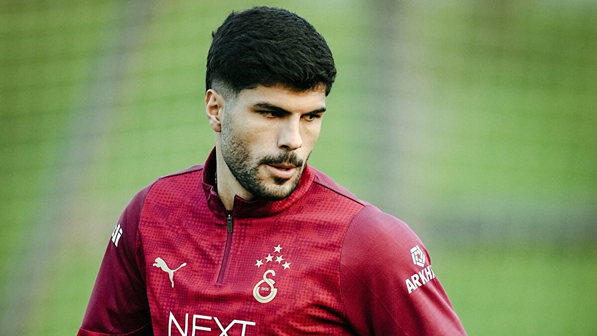 Diğer yandan bahis oynadığı gerekçesiyle Eren Elmalı da 45 gün hak mahrumiyeti cezası almıştı. <br>