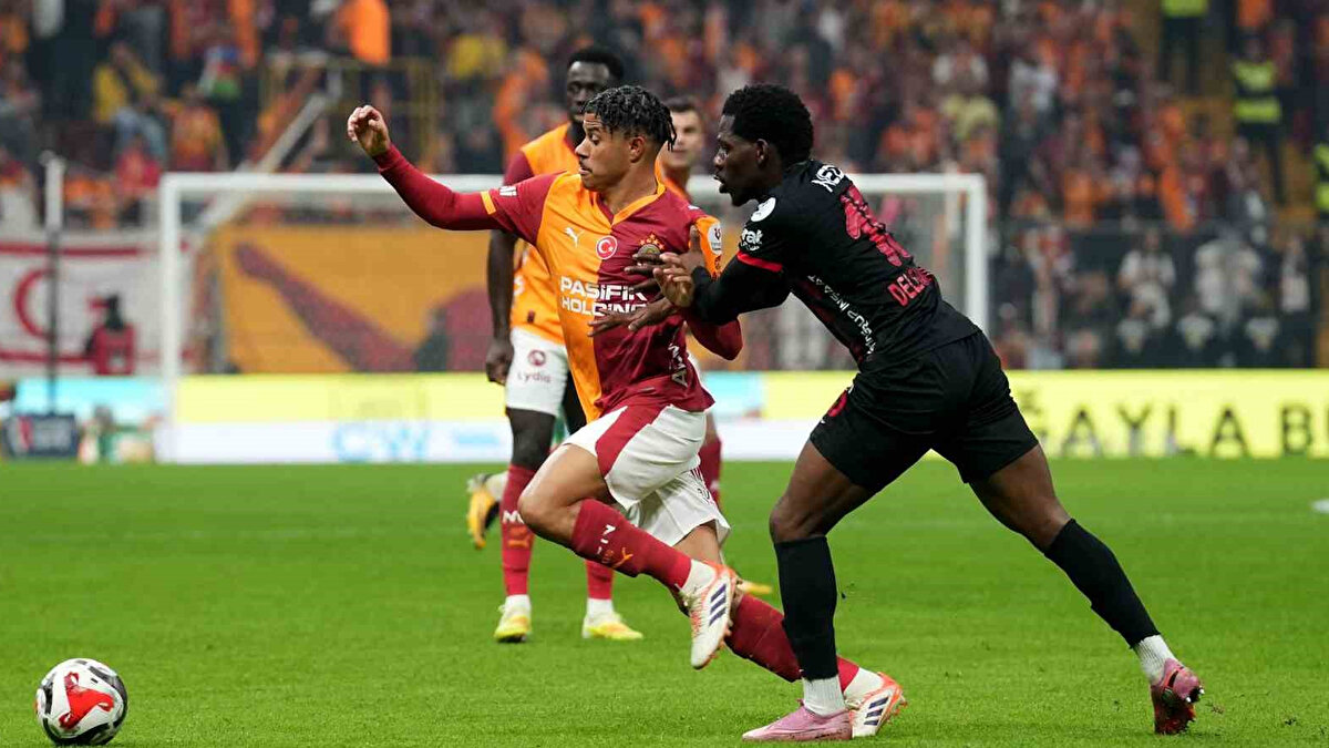 Sarı-kırmızılı takım ilk yarıyı 1-0 geride kapatırken, ikinci yarıda 55'te Icardi, 57'de Barış ve 67'de İlkay'ın peş peşe attığı gollerle maçta 3-1 öne geçti. 