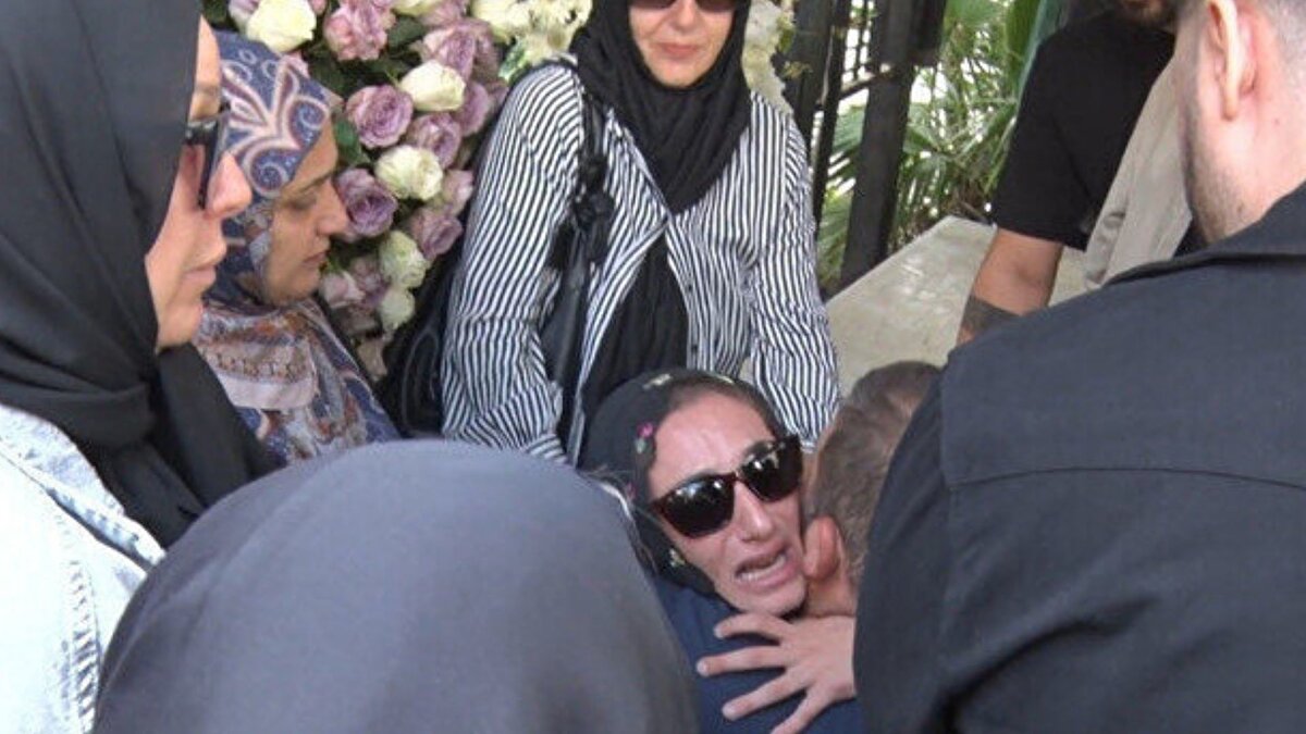 Annesinin ölümüyle ilgisi olduğu iddia edilen Tuğyan; 'Bunu söyleyen insanların merhametsiz, vicdansız olduğunu düşünüyorum. Çünkü o benim annem. Karalıyorlar, iftira atıyorlar, yaralıyorlar. Artık acımızı yaşamak istiyoruz. Bizi rahat bırakın. Acımızı yaşayamadık.Et tırnaktan ayrılmaz, hiçbir evlat bunları düşünmez. Gayet mutluyduk. Hiçbir problemimiz yoktu. Hakkımdaki iftiraları asla kabul etmiyorum" dedi. 