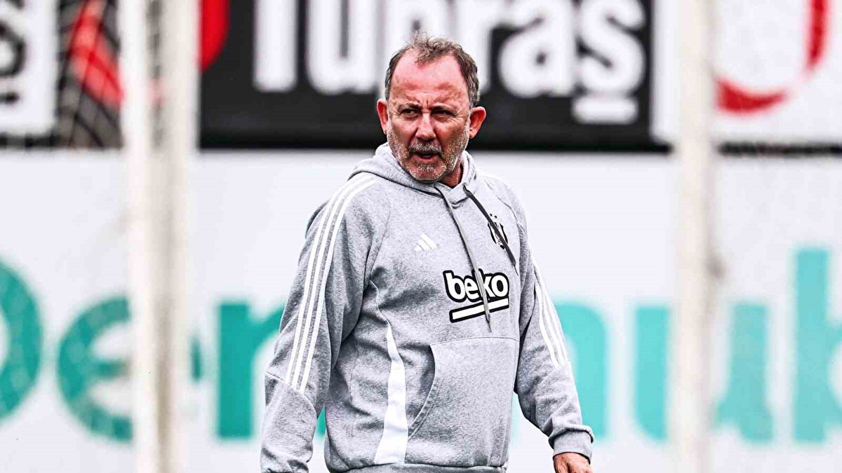 Sergen Yalçın’ın kadrosunu güçlendirmek için yönetimle görüşmeler yaptığı ve yönde transfer yapılacağı iddiaları gündeme gelmeye devam ediyor.