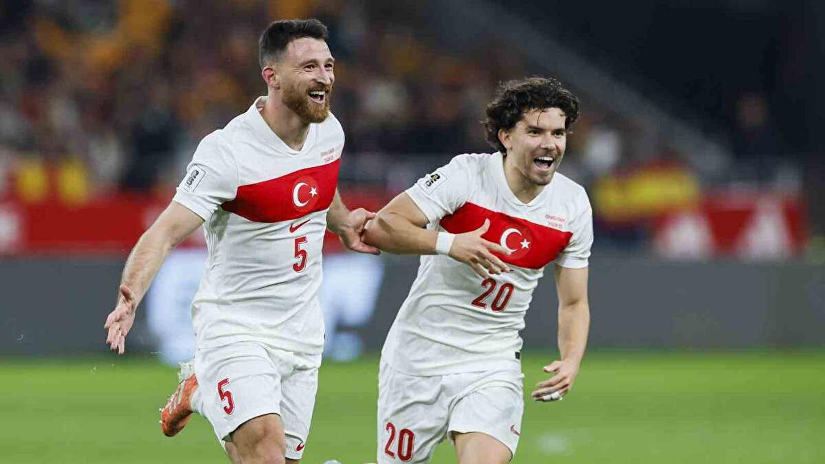 Borussia Dortmund’da forma giyen 27 yaşındaki ön libero için Beşiktaş yönetiminin somut adımlar atmaya hazırlandığı bildiriliyor.<br>